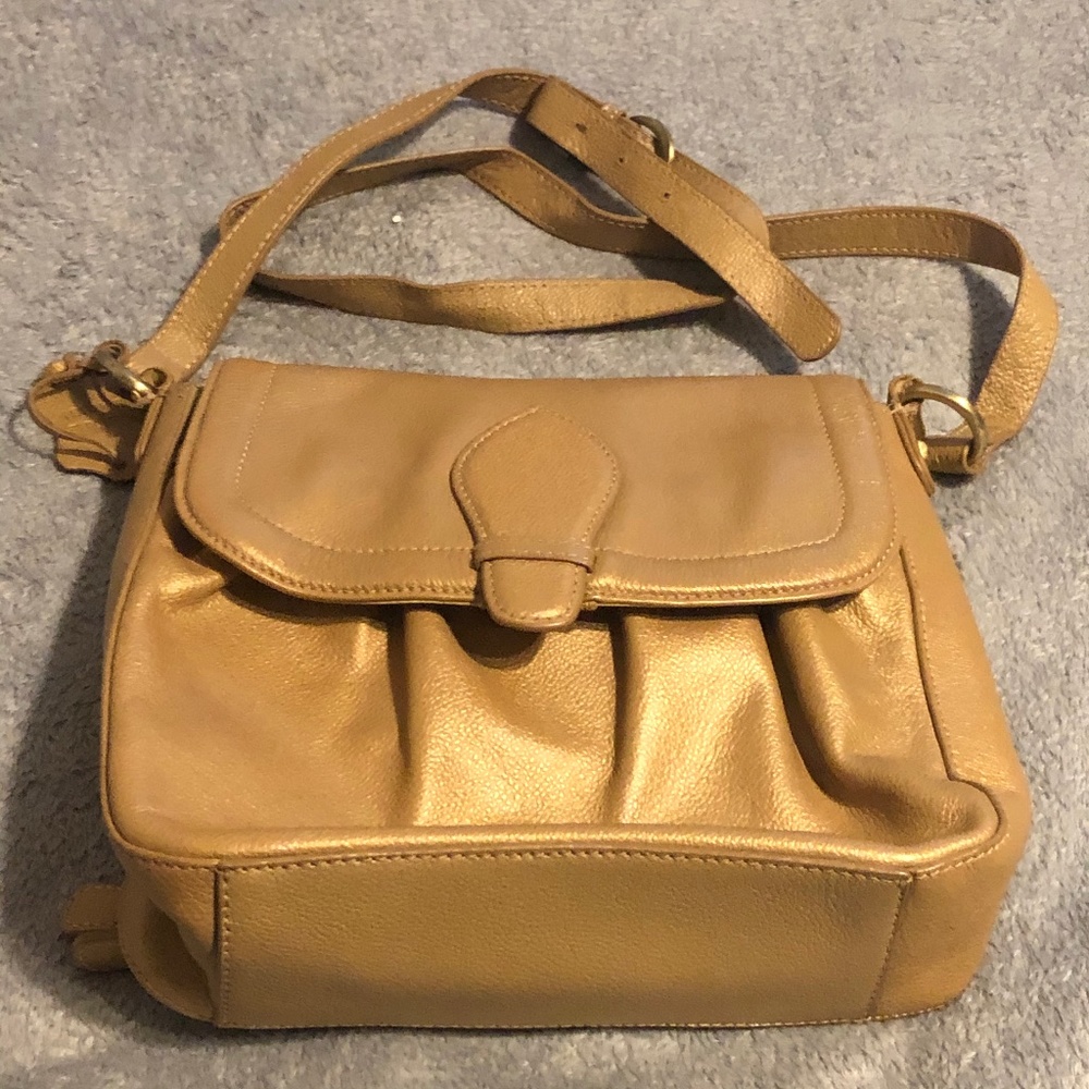 VTG Cold-Water Creek gold organizer crossbody bag.